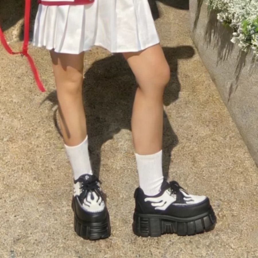 Men'S Shoes Black And White - Sepatu Platform Wanita Motif Api Hitam